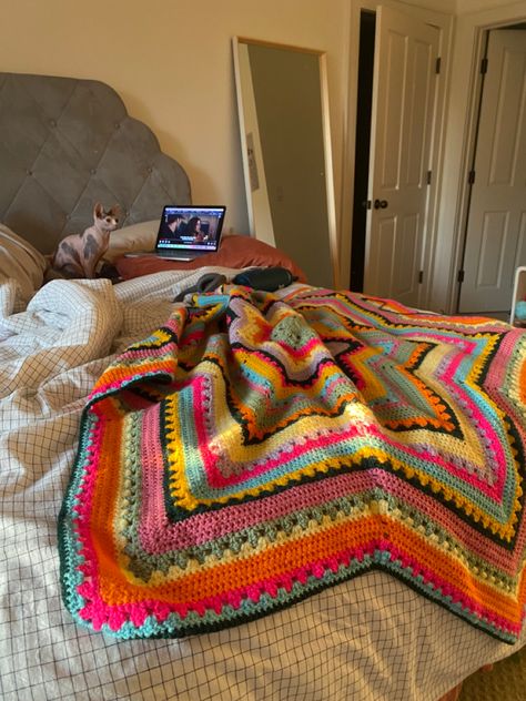 crochet blanket | crochet project | room aesthetic | room ideas | blankets Crochet Cozy Blanket, Crochet Nook Room, Bernat Blanket Yarn Projects, Chunky Crochet Blanket Aesthetic, Cool Crochet Room Decor, Dorm Room Crochet Ideas, Crochet Things For Bedroom, Crochet Projects For Bedroom, Crochet Aura Blanket