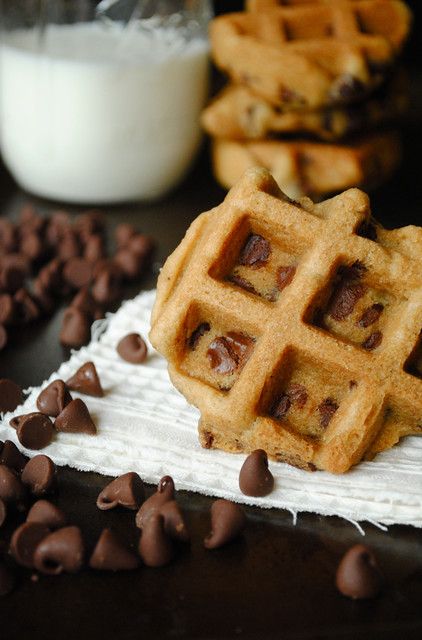 Chocolate Chip Waffle, Chocolate Chip Waffles, Waffle Iron Recipes, Waffle Maker Recipes, Pizza Bianca, Waffle Cookies, Bread Pizza, Milk And Cookies, Waffle Iron