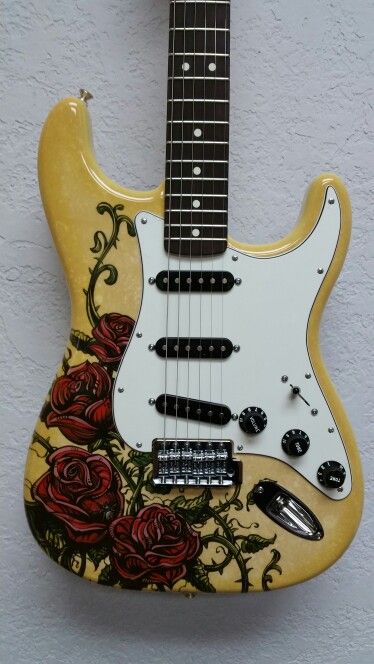 Custom Guitar Design, Custom Electric Guitar Design, Guitar Custom Paint, Guitar With Roses, Cool Guitar Designs, Guitars Design, Rose Guitar, Rose Tat, Custom Bass Guitar