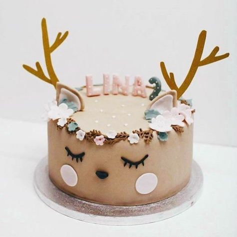 You will be all ready for the holidays with the 27 Most Popular Christmas Ideas! There's everything from a DIY Batman wreath to DIY Mickey ornaments! Reindeer Cakes, Animal Cakes, Dessert Bar, Cupcake Cake, Sweet Christmas, Fancy Cakes, Pretty Cakes, Creative Cakes, Cute Cakes