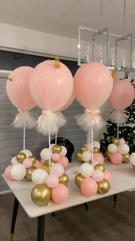 Butterfly Balloon Centerpiece, Butterfly Theme Table Decor, Pink Balloon Centerpieces, Baby Shower Butterfly Theme Centerpieces, Butterfly Baby Shower Ideas Centerpieces, Butterfly Theme Centerpieces, Butterfly Centerpiece Ideas, Butterfly Theme Baby Shower Ideas, Butterfly Party Centerpieces