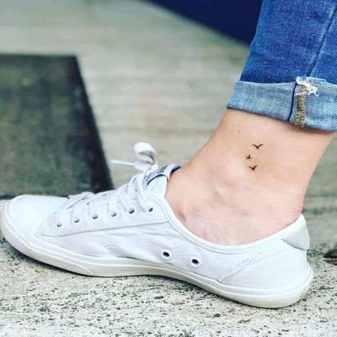 Single Mom Tattoo, Small Ankle Tattoos For Women, Best Small Tattoos For Women, Small Tattoos For Women Ideas, Seagull Tattoo, Side Tattoos Women, Small Bird Tattoos, Tiny Bird Tattoos, Small Foot Tattoos