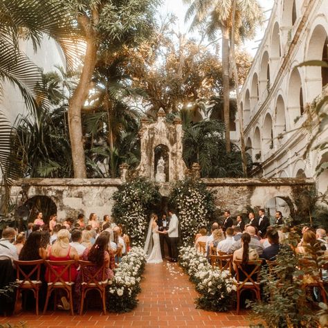 Junebug Weddings | Colombia’s vibrant culture made tying the knot there a no-brainer for Mandy and Mason. Their wedding day incorporated authentic Colombian… | Instagram Medellin Colombia Wedding, Colombia Wedding Venues, Panamanian Wedding, Mexican Wedding Aesthetic, Nicaraguan Wedding, Wedding Colombia, Afternoon Aesthetic, Colonial Wedding, Colombian Wedding