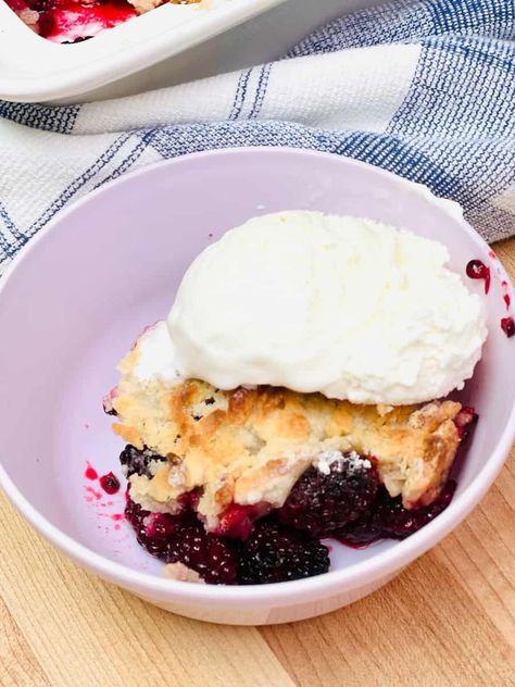 We Made Jennifer Garner's Blackberry Cobbler And There's a Reason Why It Went Viral Bakery Favorites, Southern Blackberry Cobbler, Fresh Berries Dessert, Easy Blackberry Cobbler, Blackberry Dessert, Blackberry Cobbler Recipe, Berry Cobbler, Blackberry Cobbler, Fruit Cobbler