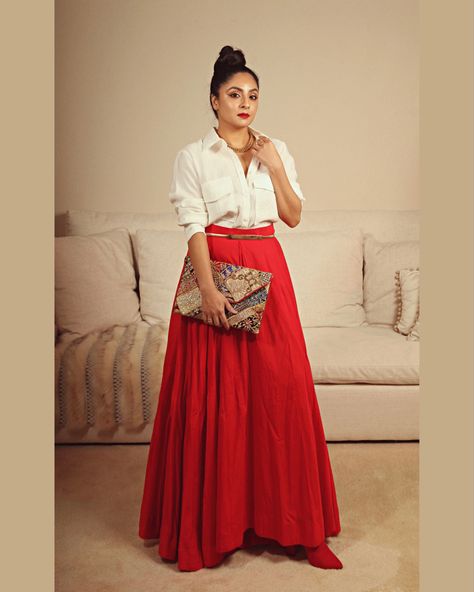 Classic White shirt + Lehenga Skirt. #valentines #vday #valentinesday #valentinesdaylook #valentinesdaymakeup #redlehenga #indowesternwear #indowesternoutfits #outfitideas Desi Fusion, Indowestern Lehenga, Western Frocks, Red Skirt Outfits, Western Lehenga, Long White Shirt, Netted Blouse Designs, Diwali Outfits, Casual Fashion Trends