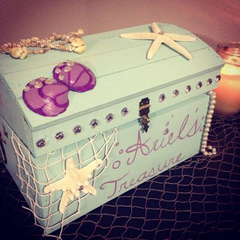 Mermaid Treasure chest Little Mermaid Bedroom, Sea Bedrooms, Under The Sea Decorations, Mermaid Bedroom, Mermaid Nursery, Mermaid Room, Sea Decor, Mermaid Baby Showers, Mermaid Parties