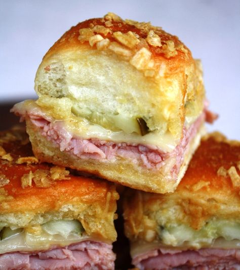 Gawain Bread Sliders, Handheld Food For A Crowd, Sunday Lunch Ideas After Church, Sunday Lunch Recipes, Sandwiches For A Crowd, Cuban Sliders, Sliders Recipes, Cuban Sandwiches, Slider Sandwiches