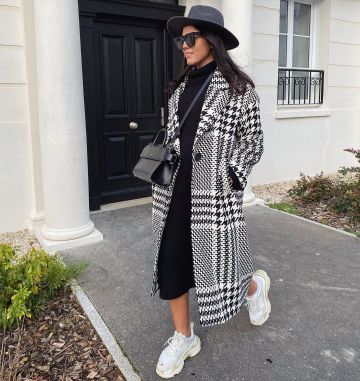 Checked Coat Outfit, Winter Mode Outfits, Classy Winter Outfits, Houndstooth Coat, Stylish Winter Outfits, Hat Bag, Coat Outfit, Elegante Casual, Looks Street Style