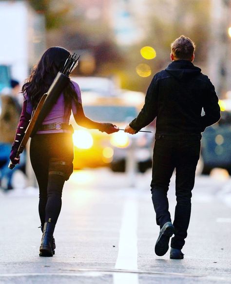 Jeremy Renner on Instagram: “Casual walk through the brisk Nyc streets . Totally normal.” Kate Bishop Hawkeye, Marvel Hawkeye, Marvel Photo, Marvel Images, Young Avengers, Kate Bishop, Clint Barton, Marvel Series, Legolas