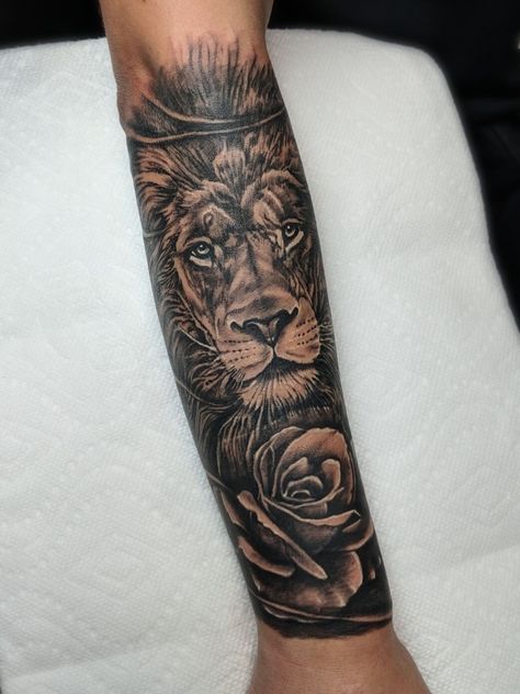 15+ Best Lion and Flowers Tattoo Designs | Page 3 of 3 | PetPress Lion Rose Tattoo, Lion And Rose Tattoo, Lion Tattoo With Flowers, Rose Tattoo Forearm, Lioness Tattoo, Rose Hand Tattoo, Lion Tattoo Sleeves, Rose Shoulder Tattoo, Mens Lion Tattoo