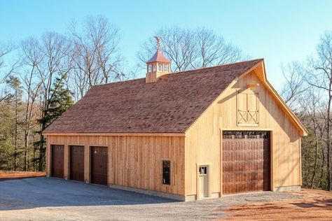 36' x 68' x 12' walls cathedral ceiling Newport Custom Garage (Ellington CT) Inside Garage Ideas Interiors, Barndo Garage, Garage Inspiration, Barn Style Garage, Pole Barn Garage, Plan Garage, Barn Shop, Barn Storage, Cedar Shakes