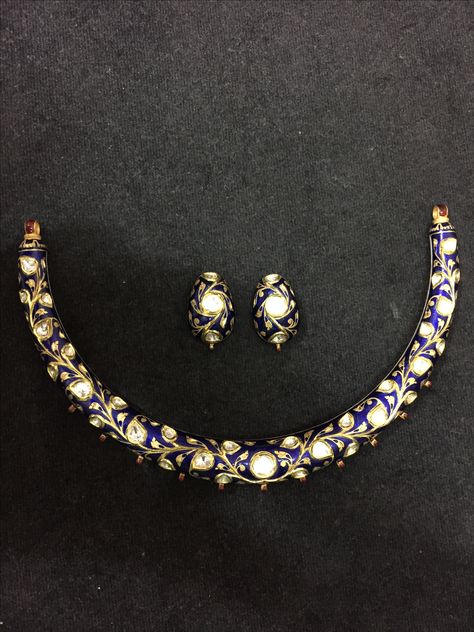 Blue enamel hasli with uncut diamonds. Meenakari Jewellery Necklaces, Hasli Designs, Expensive Jewellery, Hasli Necklace, Meenakari Jewellery, Necklaces Blue, Diy Jewelry Set, Kundan Jewellery Bridal, Indian Wedding Jewelry Sets