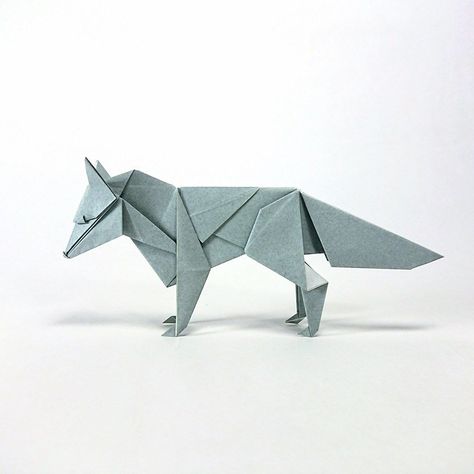 Origami Wolf Tutorial, Origami Creatures, Wolf Origami, Wolf Craft, Origami Shapes, Origami Paper Folding, Origami And Quilling, Origami And Kirigami, Origami Patterns