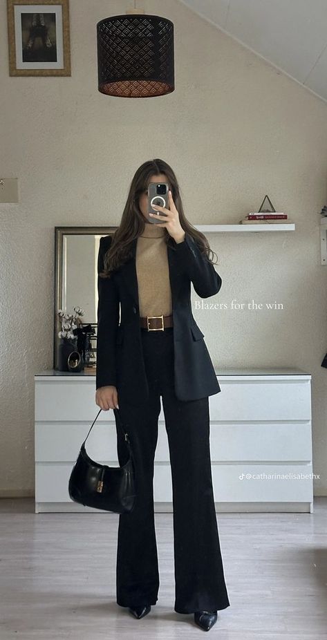 Winter Formal Women Outfit, Business Formal Winter Outfits, Womens Suit Outfits Business, Career Women Outfits, Baddie Outfits Formal, Buisness Casual Women Outfits Chic Dress, Stylish Work Outfits Classy Chic, Black Elegant Outfit Classy Chic, University Outfit Classy