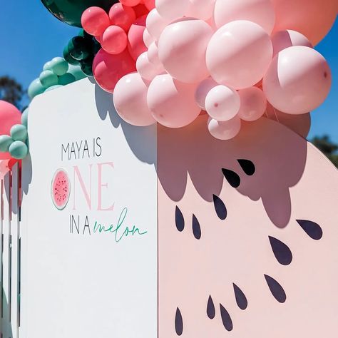 Maya's One in A Melon 1st birthday party backdrop 🍉 We brought summer back with the cutest watermelon themed first birthday party for… | Instagram One In A Melon Balloon Arch, One In A Melon First Birthday Decorations, First Birthday Girl Themes Summer, One In A Melon First Birthday, Watermelon Themed First Birthday, Watermelon Backdrop, 1st Birthday Party Backdrop, Watermelon Birthday Party, Baby First Birthday Themes