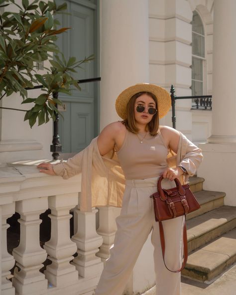 Neutral Outfits Midsize, Neutral Color Style Outfit, Fashion Inspo Medium Size, Neutral Summer Outfits Plus Size, Beige Pants Outfit Midsize, Neutral Aesthetic Outfits Plus Size, Plus Size Neutral Fashion, Midsize Photoshoot Outfit, Neutral Outfit Ideas Plus Size