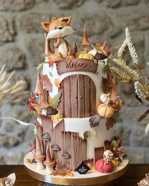 Autumn Cake Ideas Birthday, Woodland Cakes, Fall Cakes Decorating, Squirrel Cake, Woodland Birthday Cake, Super Torte, Toddler Birthday Cakes, Reindeer Cakes, Fairy Birthday Cake