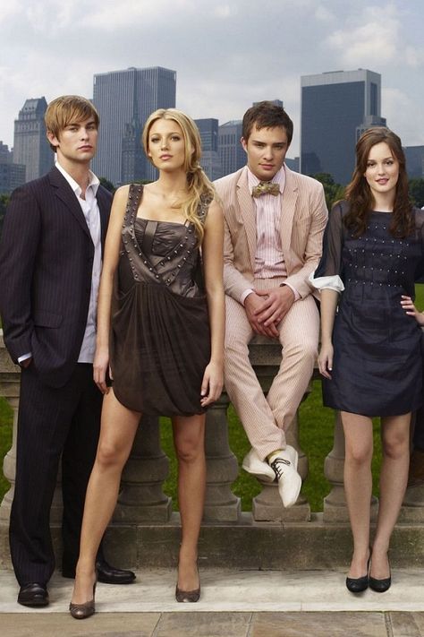 Nate. Serena. Chuck and Blair. Chuck E Blair, Gossip Girl Nate, African Women Fashion, Mode Gossip Girl, Gossip Girl Serena, Stile Blair Waldorf, Blair And Serena, Gossip Girl Blair, Justin Long