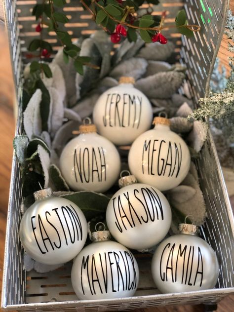 Whitewash Plywood, Farmhouse Style Christmas Tree, Farmhouse Grey, Family Farmhouse, Farmhouse Style Christmas, Cricut Design Studio, Diy Ornaments, White Ornaments, Christmas Decorations Rustic