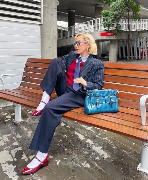 Grandpa Fashion, Outfit With Tie, Preppy Streetwear, Tie Outfit, Sleeveless Trench, Academia Outfits, Corporate Outfits, Advanced Style, Swag Outfits For Girls