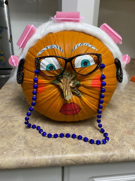 Old Lady Pumpkin, Spa Pumpkin Painting, Book Character Pumpkins, Pumpkin Decorating Diy, Halloween Pumpkin Crafts, Creative Pumpkin Painting, Creative Pumpkin Decorating, Fun Halloween Party Games, Pumpkin Decorating Contest