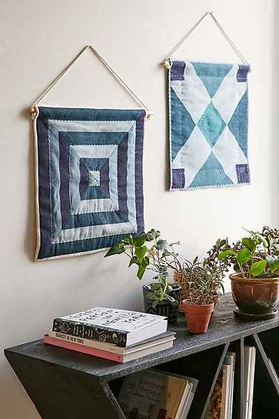 Quilt Display, Quilted Wall Hanging, Hanging Quilts, Macrame Wall Hanging Diy, Bedroom Quilts, Wall Quilts, Quilted Wall Hangings, Mini Quilts, Mini Quilt