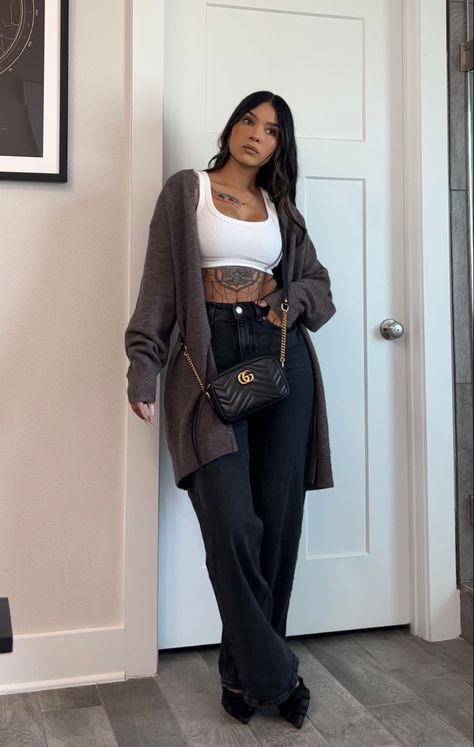 Dress Outfits Jeans Top, Classy Outfit Night Out, Cropped Cardigan Jeans Outfit, House Lounge Outfits, Black Cardigan Outfit Black Women, Crop Top Winter Outfits, Warm Brunch Outfit, Brunch Jeans Outfit, Black Oversized Jeans Outfit