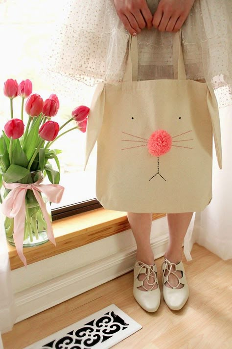 Manualidades con tela: 4 bolsas personalizadas                                                                                                                                                                                 Más Easter Sewing, Desain Merek, Tote Bag Tutorial, Bunny Bags, Free Pdf Pattern, Trendy Sewing, Bags Tutorial, Easter Ideas, Sewing Projects For Beginners