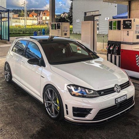 Golf Gti Sport, Gti Wheels, Bmw Golf, Electric Car Engine, Vw Golf R Mk7, Golf R Mk7, Volkswagen Polo Gti, Golf 7 R, City Golf