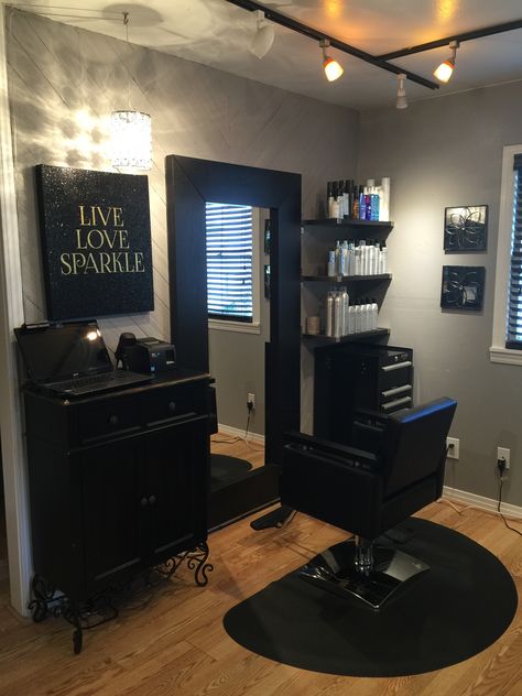 Garage Hair Salon Ideas Home, Makeup Shed Room, Hairstylist Set Up At Home, Hair Set Up In Room, Apartment Salon Ideas, Hairstylist Booth Decor, Hair Salon Shed Ideas, Make Up Studio Ideas Salons Beauty Room, At Home Hair Studio