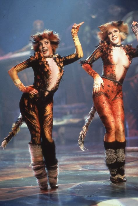 Bombalurina Cats, Cats The Musical Costume, Musical Theatre Costumes, Jellicle Cats, Broadway Costumes, A Night At The Opera, Cats Musical, Circus Performers, Re Leone