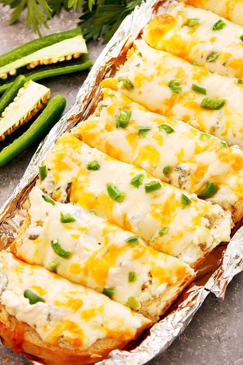 Jalapeno Popper Bread, Poppers Jalapeno, Jalapeno Cheese Bread, Pumpkin Pie Bars Recipe, Desserts Cheesecake, Cheese Dips, Jalapeno Dip, Cheesy Appetizer, Recipes Fruit