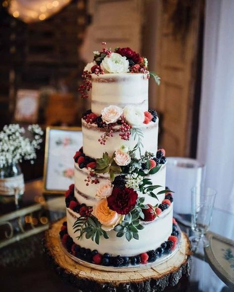 Vintage Pasta, Fruit Wedding Cake, Burgundy Wedding Cake, Cake With Flowers, Best Wedding Colors, Rustic Vintage Wedding, Tiered Cake, Wedding Cake Rustic, Rustic Wedding Cake