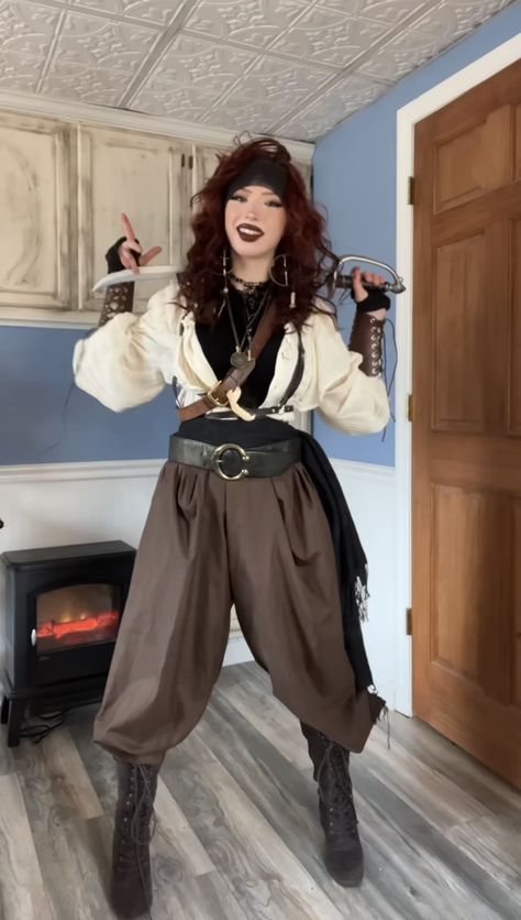 Pirate Outfit Women, Pirate Garb, Ren Faire Outfits, Pirate Dress, Pirate Cosplay, Ren Faire Costume, Female Pirate Costume, Steampunk Pirate, Pirate Outfit