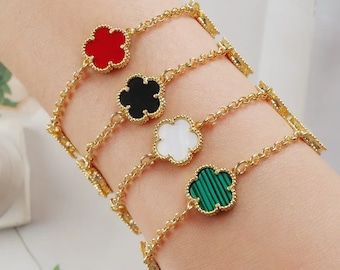 Van Cleef Necklace, Luxury Bracelets, Clover Jewelry, Luxury Bracelet, Sparkle Jewelry, Red Bracelets, Bracelet Women, Lucky Clover, Copper Material