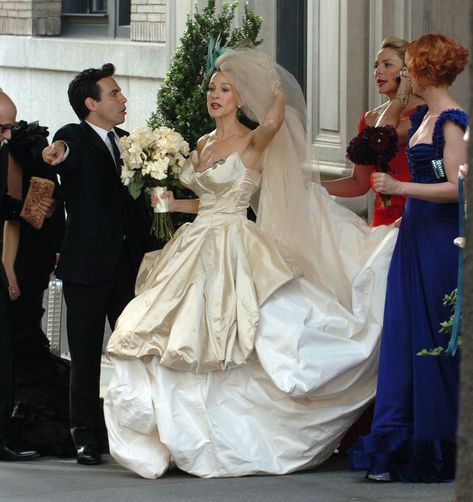 You Can Now Buy Dresses Inspired by Carrie Bradshaw​'s Iconic Wedding Gown Carrie Bradshaw Wedding Dress, Carrie Bradshaw Wedding, City Wedding Dress, Carrie And Big, Courthouse Wedding Dress, Iconic Weddings, Poppy Delevingne, Fashion Queen, Weddings By Color