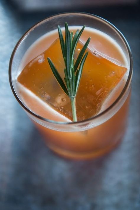 Carrot shrub and gin fall cocktail. | Cocktails | Party Drinks | #cocktails #drinks #party | www.foragekitchen.com Fall Cocktail Recipes, Cocktail Party Drinks, Apple Cider Cocktail, Batch Cocktails, Fall Cocktails Recipes, Fall Cocktail, Cider Cocktails, Green Cocktail, Watermelon Lemonade