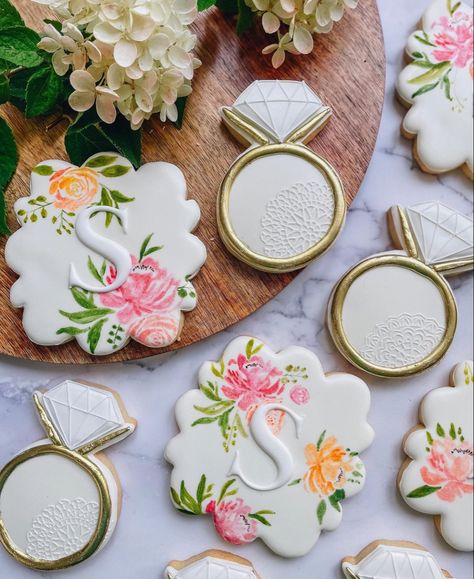 Bridal Decorated Cookies, Monogrammed Wedding Cookies, Mom Cookies, Bridal Brunch Decorations, Wedding Cookies Decorated, Wedding Shower Cookies, Easter Watercolor, Flower Sugar Cookies, Bridal Cookies