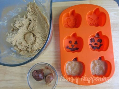 Peanut Butter Jack-O-Lantern Cookies Halloween Silicone Mold Desserts, Silicone Mold Baking Ideas, Silicone Pumpkin Mold Recipe, Pumpkin Mold Desserts, Pumpkin Silicone Mold Recipes, Pumpkin Mold Ideas, Halloween Silicone Mold Recipes, Creative Deserts, Molded Cookies