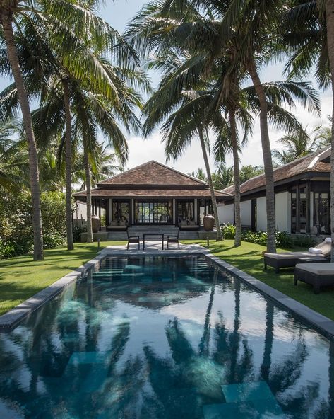 Vietnam Resorts, Beach Resort Design, Tropical Houses Architecture, Resort Interior Design, Eco Farm, Bali Style Home, Bali Garden, Vietnam Hotels, Wedding Space