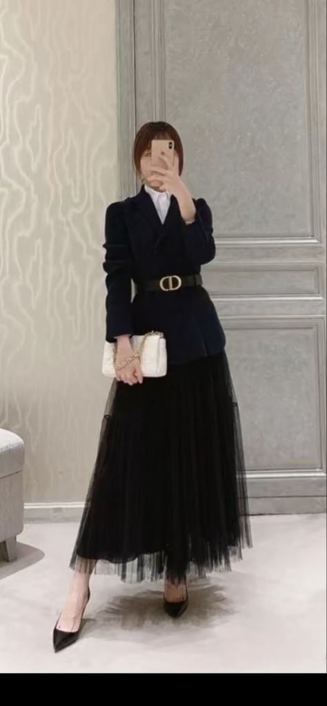 Blazer With Tulle Skirt, Tool Skirt Outfit Black, Blazer Tulle Skirt, Outfit Rok Tutu, Black Tulle Skirt Outfit Formal, Tool Skirt Outfit, Tulle Skirt With Blazer, Long Tutu Skirt Outfit, Black Tulle Skirt Outfit Classy