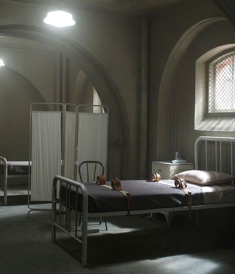 Ahs Asylum, American Horror Story Asylum, Mental Asylum, Bg Design, Hospital Room, Arkham Asylum, Hospital Bed, Horror Story, Story Inspiration