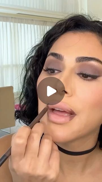 Huda on Instagram: "My current lip obsession 💋 I call it #lipcuffing   Products used: 💋Lip Contour 2.0 in Warm Brown & Rich Brown 💋Liquid Matte Lipstick in Bombshell 💋Spicy Plumping Lip Balm😍  #Hudabeauty #Liphacks" Huda Lipstick, Huda Beauty Lipstick, Huda Beauty Lip Contour, Lip Cuffs, Lip Contour, Brown Lipstick, Lip Contouring, Beauty Lipstick, Nude Lip