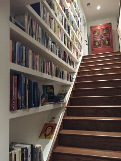 Stairs With Bookshelves, Shelves On Staircase Wall, Bookcase On Stairs, Bookshelves Staircase, Bookcase Staircase, Staircase Bookshelves, Stairs Bookshelves, Stairs Library, To Wall Design