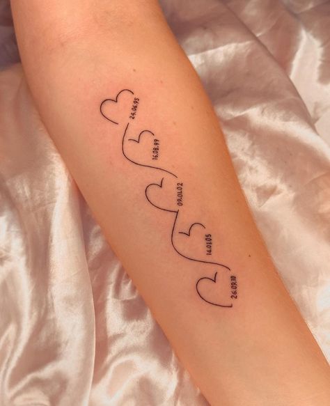 4 Grandparents Tattoo, Love Is Tattoo, Sibling Memorial Tattoos, Mom Tattoos For Daughter, Oma Tattoo, Tattoos Dedicated To Mom, Tattoo Kids Names, Beef Tip, Tattoo Kids