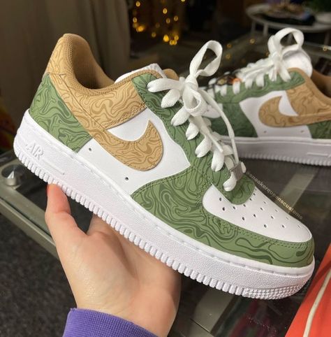 Mens Custom Shoes, Shoe Painting Ideas, Shoe Design Ideas, Custom Shoes Men, Buty Marki Nike, Painted Shoes Diy, Custom Sneakers Diy, Boty Nike, Custom Af1