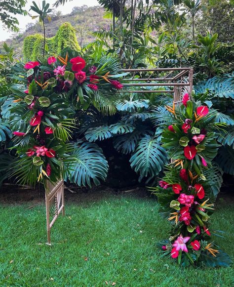 Hawaiian Theme Decorations, Hawaii Birthday Party Ideas For Adults, Tropical Paradise Prom Theme, Tropical Flower Backdrop, Tropical Flower Arch, Tropical Quinceanera Theme, Hawaiian Wedding Decorations, Wedding Arch Tropical, Hawaiian Wedding Theme