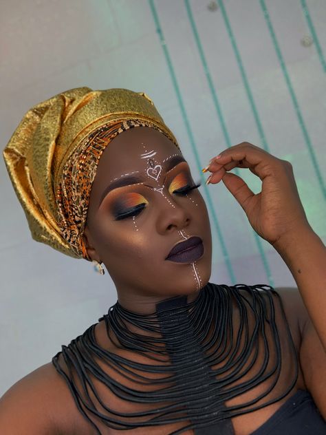 African Queen Makeup, African Makeup Ideas Dark Skin, African Goddess Makeup, Wakanda Makeup Ideas, African Makeup Looks, African Face Paint Dots, African Makeup Ideas, Wakanda Makeup, African Face Paint