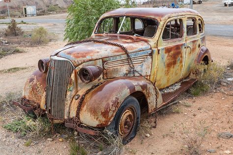 Old Car | Broken Hill is located east of the Simpson Desert … | Flickr Vintage Hot Rod, Auto Retro, Rusty Cars, Rat Rods Truck, Motor Bikes, The Simpson, Ford Classic Cars, Hood Ornaments, Abandoned Cars