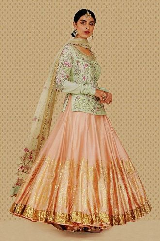 15 Latest Lehenga Kurta Designs In India 2018 Bajirao Mastani, Long Blouse Designs, Kurta Lehenga, Wedding Lehenga Designs, Lehnga Dress, Lehenga Blouse Designs, Short Kurta, Green Lehenga, Women's Beauty